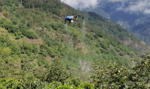 雲南省 | 雲南省 EAVISION 農業用ドローンが宝山のコーヒー スプレーを支援
